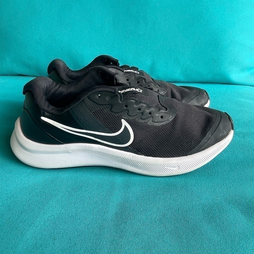 Kids Nike Star Runner size 4.5Y